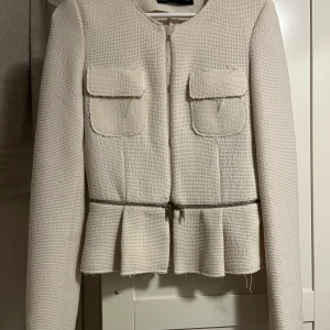 Zara strl xs - Supersöt kofta zara strl xs. För liten för mig tyvärr men hur fin som helst