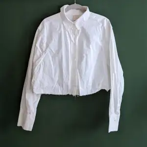 H&M - cut off shirt - new condition - featured raw hem 