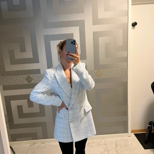 Zara kavaj - Super snygg kavaj i blå färg . Aldrig använd 