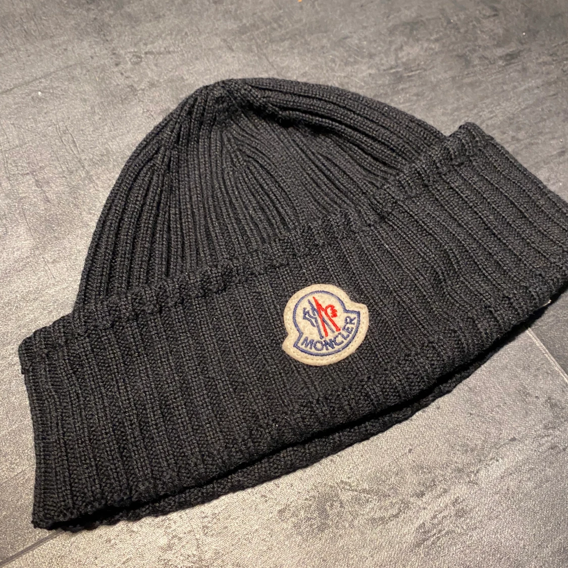 Moncler mössa - 90