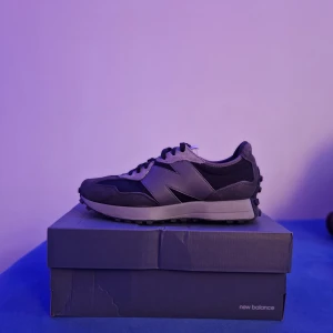Helt nya New Balance 327  - Helt nya  storlek 44/5 