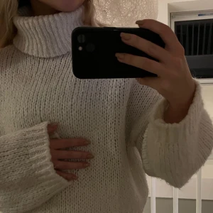 Stickad tröja - Superfin stickad tröja som är som ny!