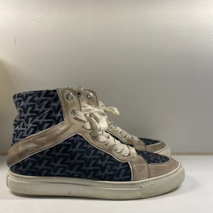 Zadig Voltaire Skor  - Riktigt Coola limited edition höga zadig skor! I storlek 38❣️ Nypris : 4000