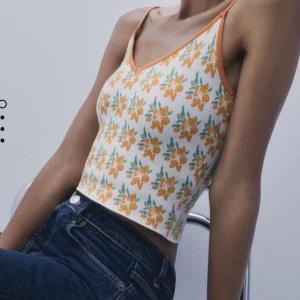 Topp - Topp från zara, har en matchande kofta som jag också säljer. Pris tsm 200kr