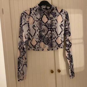 Croppad Tröja - Croppad tröja i storlek S