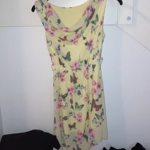 Sommarklänning - Säljes pga att den inte är min stil längre 