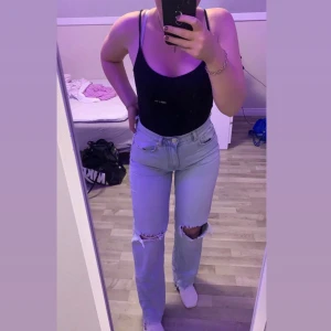 Jeans vida - Ett par vida Jeans från gina tricot, supersnygga och fin passform. 
