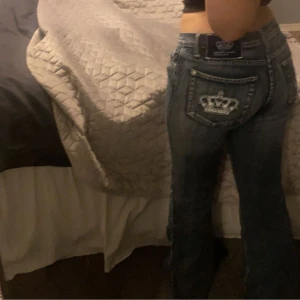 Victoria Beckham  - Superfina Victoria Beckham jeans i strl 29/32, säljer då dom inte kommer till användning❤️Lägger ut för 400kr men budgivning vid många intresserade! Tryck inte på köp direkt!