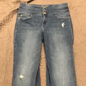 Jeans storlek 38 
