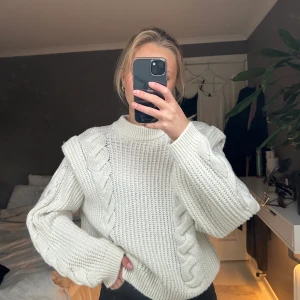 Stickad tröja - Stickad tröja från bikbok i storlek S🤍