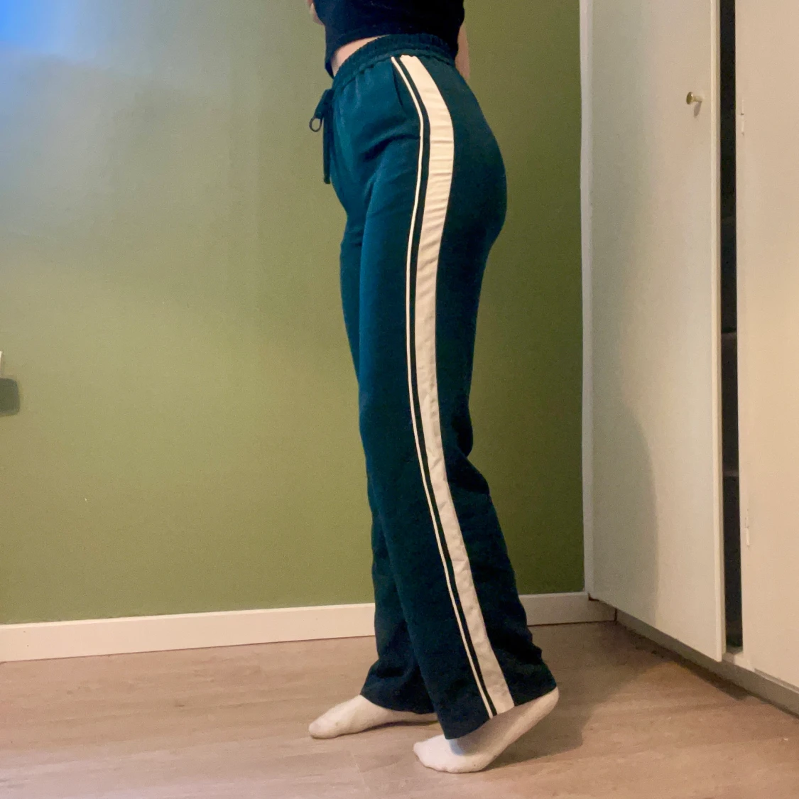 Mörkgröna byxor från Monki