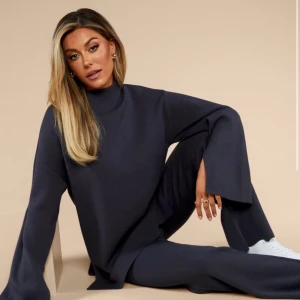 Bianca x nelly set - Säljer mitt fina set jag köpte i storlek xs då de va lite litet på mig. Super fint och använt en gång endast. Kan sälja delarna separat också om så önskas. XS i båda delarna.  Skriver inte ut ett pris, kan diskuteras fram med köpare. 