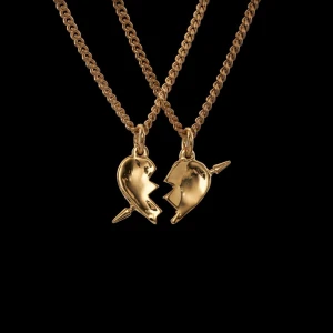 Maria Nilsdotter you and me - BÅDA DELARNA. Säljer nu detta superfina halsband köpt i somras, får tyvärr ingen användning av. Båda delarna som sagt och nypris 3195 kr :) Bara att höra av dig vid frågor!