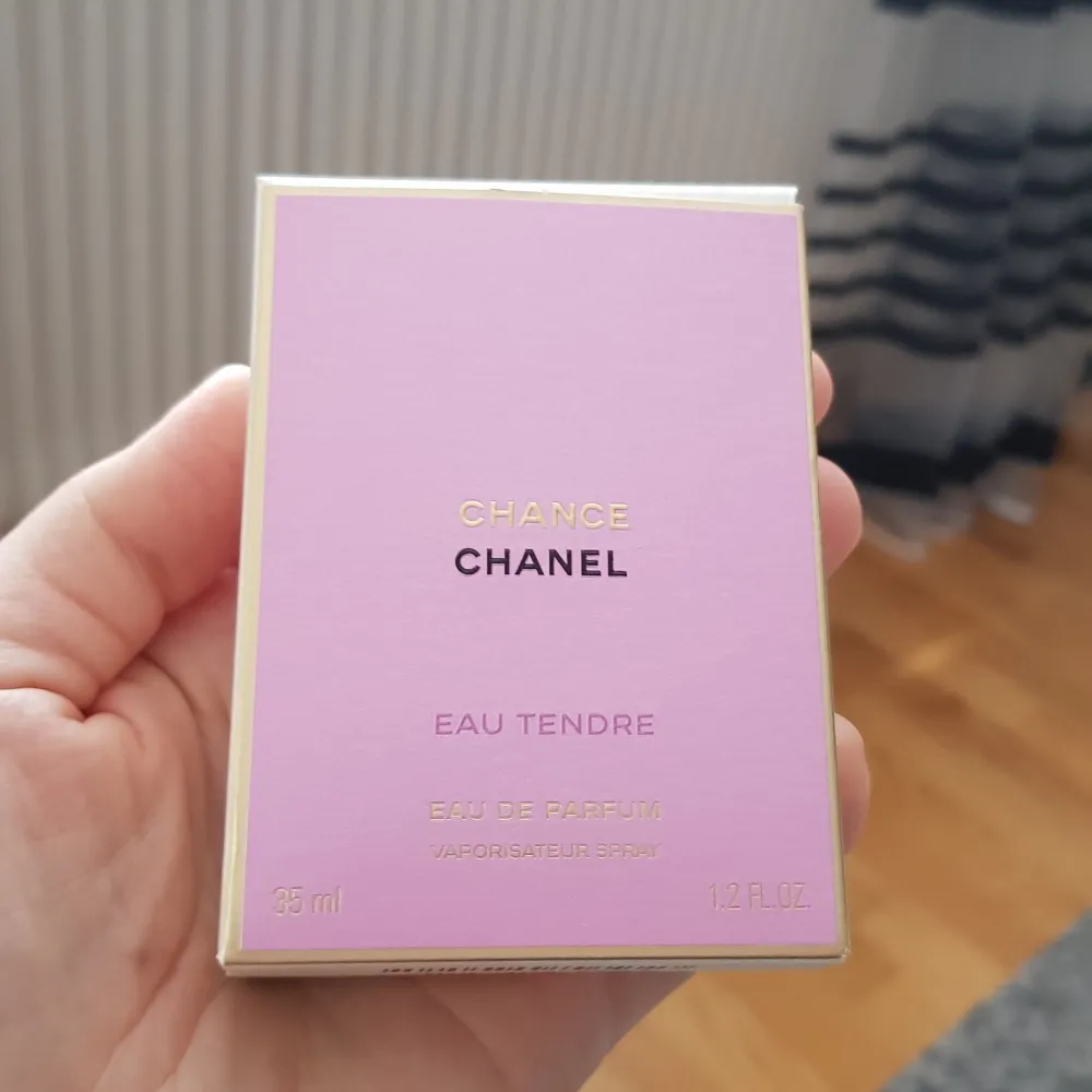 Säljer två styckna Chanel Chance parfymer, en på 100 ml för 900 kr och en på 30ml för 500 kr, fick dem i present men kom aldrig till amvändning. Pris kan diskuteras.. Övrigt.