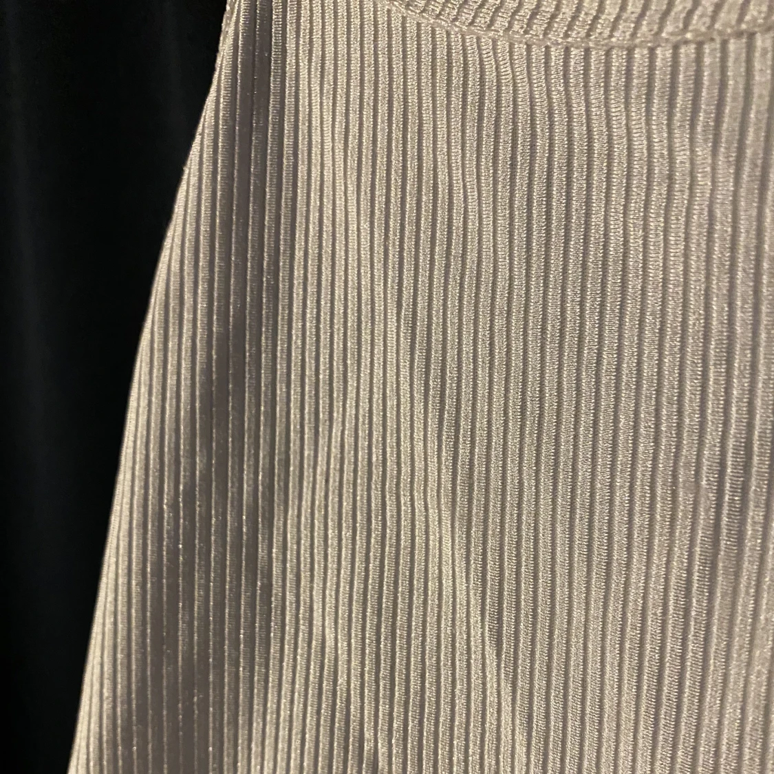 Vit, lite skimrande, body - 90