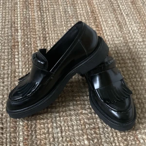 Vagabond Loafers - Säljer mina Vagabond Loafers i strl 38 då de är lite för stora för mig. I toppenskick, endast använda någon enstaka gång. Ursprungspris 1300