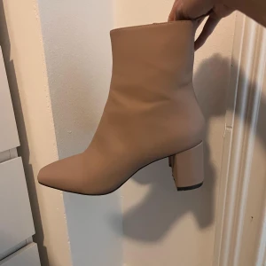 Stövletter som nya - Endast använda 1 gång, strl 37