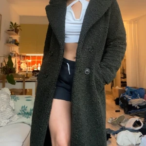 Vinterkappa - Mörkgrön vinterkappa från Zara. Storlek XS! Mycket fint skick!💘💘💘skriv vid fler frågor!