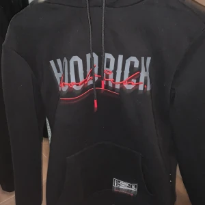 Hoodrich - För både killar och tjejer, bra kvalitet. 