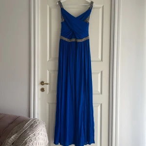 Fest klänningar  - Fest klänningar i super sick  Strl 42 från COAST köpt i NK i GÖTEBORG 