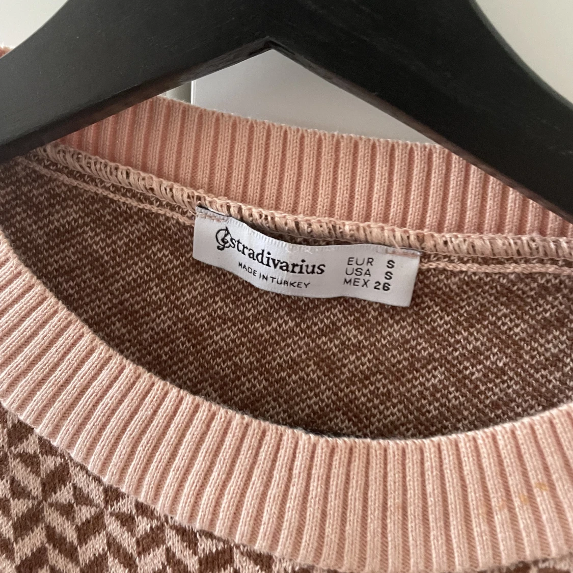 Rosa mönstrad stickad väst - 90