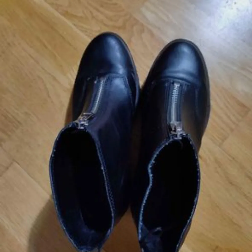 H&M women boots, used -like new. Skor.