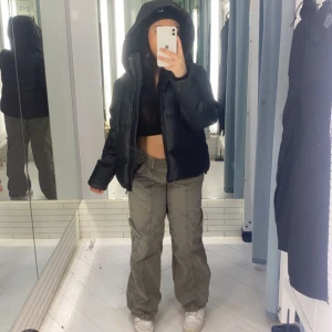 cargos - jätte fina khaki cargos från urban outfitters 