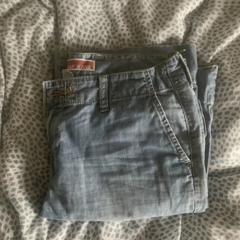 Blåa jeans från GAP i storlek 6 (passar S-M). Använda men i bra skick!. Jeans & Byxor.