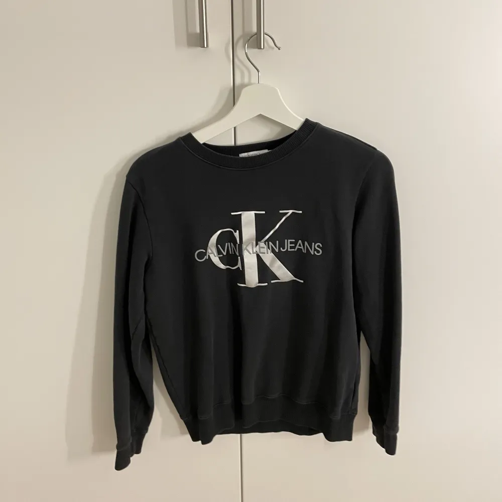 Calvin Klein tröja. Stl M, använd några gånger.. Hoodies.