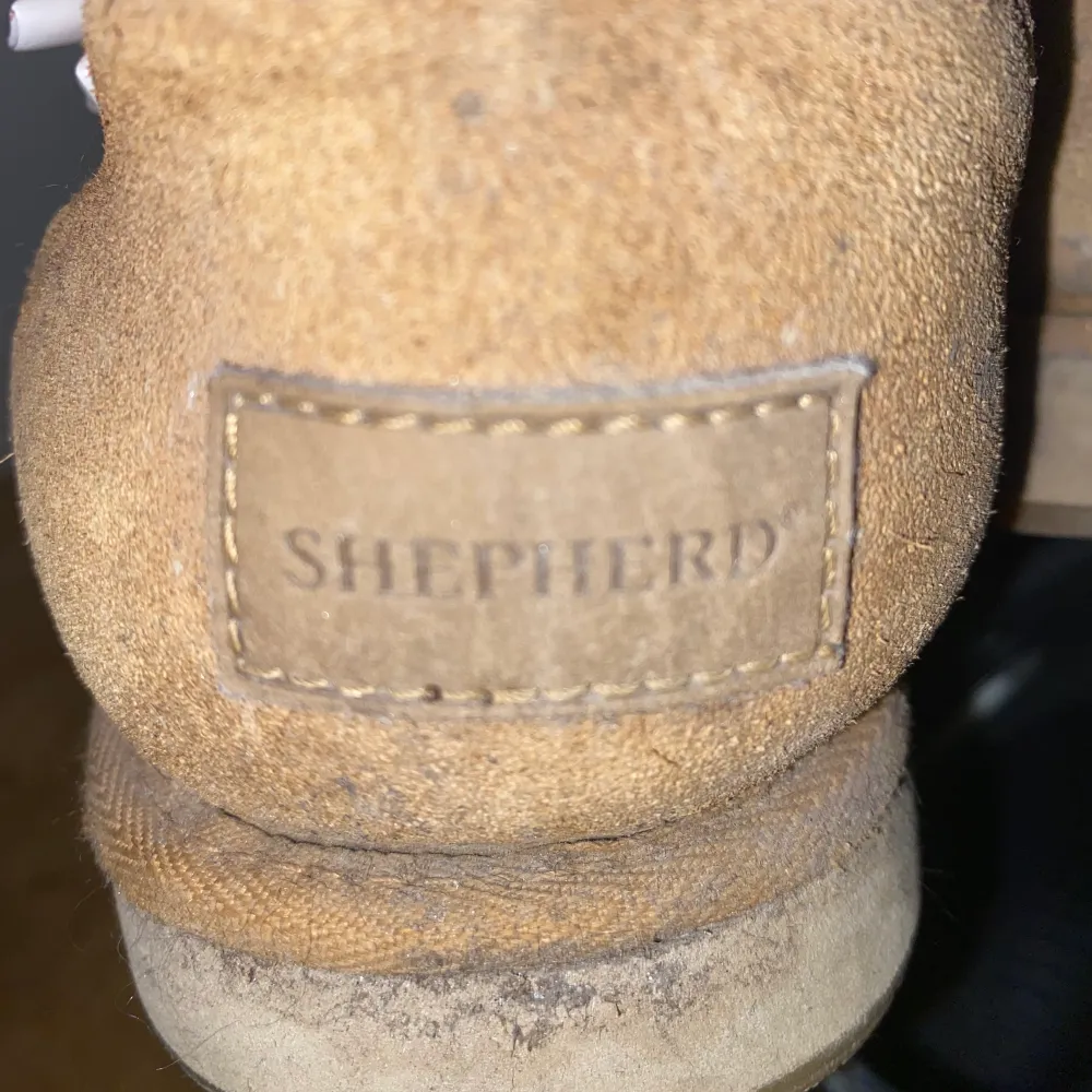 Säljer mina bruna uggs (ej äkta)  de är från shepherd, har haft de något år inte ändvänt så mycket. (Original pris 1200). Skor.