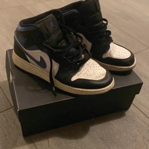 Jordens - Jag säljer mina jordens av anledningen att ja ej använder de längre, dom är använda men fortfarande i bra skick. Skickar fler bilder om du kontaktar💘