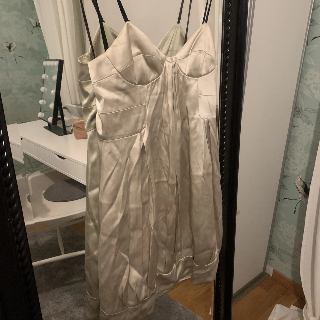 Guldig klänning - 90