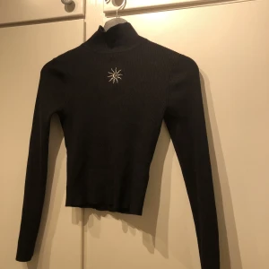 Polotröja  - Från h&m, stl S, köparen står för frakt, grymt skick
