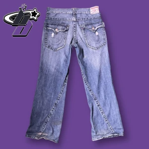 true religion jeans  - as snygga truey jeans ❗️20+ TRUE RELIGION JEANS på ✅benimdenim.se✅❗️ytterben 108cm, innerben 80cm, midja 32w 