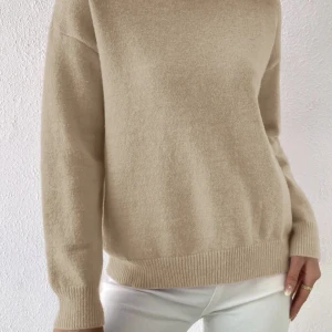 Beiga Stickad tröja - Beige stickad tröja köpte den för 285kr, andvänts 1 när jag testade den, tyvärr för liten. 