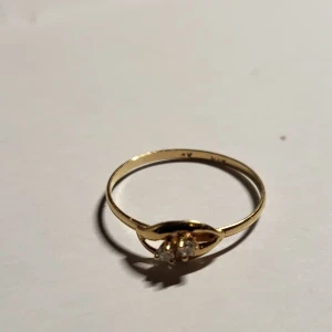 Ringar i guld - Bild 1 18k 1.1g. 900 Bild 2 14k 2.3 g 600