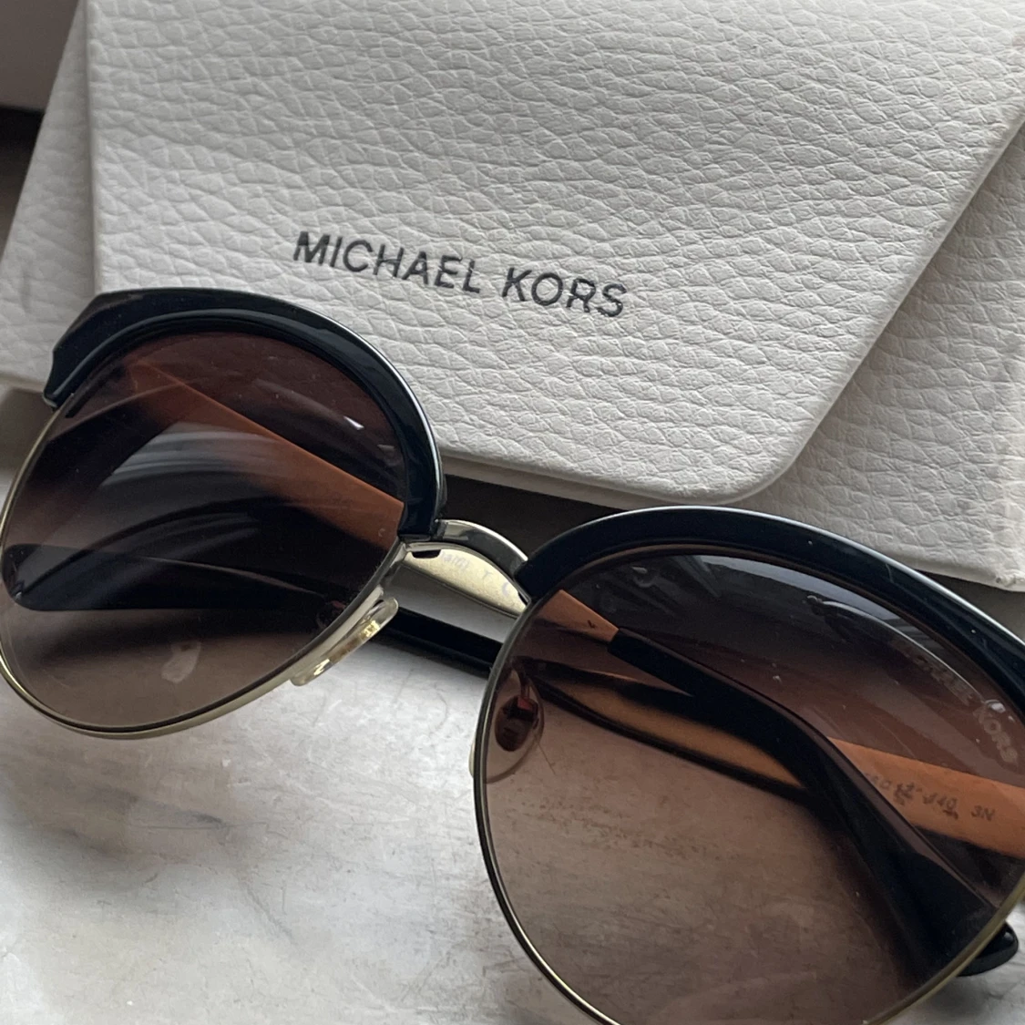 Michael kors solglasögon  - 90