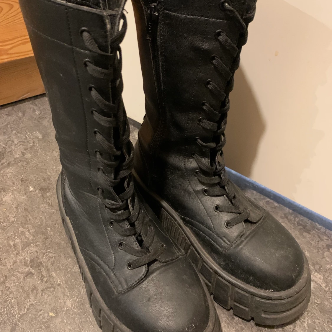 Svarta grova höga boots - 90