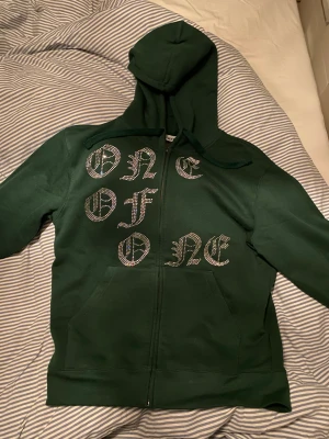One of one - Helt ny one of one hoodie aldrig använd.