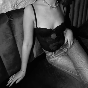 Svart korsett - Denna korsett kommer att kunna köpas på Utvalt UFs släpp den 27 November, på vår hemsida. Följ oss på Ig: Utvaltuf 💖💕