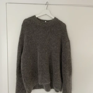 Tröja, strl S - Tröja från & Other Stories. Storlek S. Knappt använd. Nyskick. 