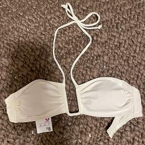 Super fin vit bikini överdel från Primark. Köpt nu i London, st 34!🌟🌟