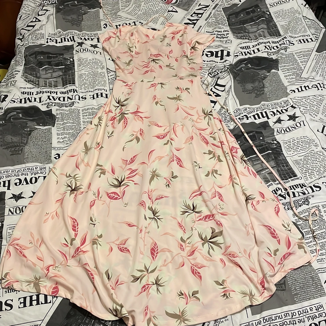 Råda klänning med blommor  - 90