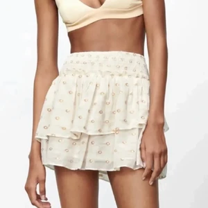 Zara kjol - Trendig och slutsåld kjol från zara! Storlek S och endast använd fåtal gånger💓💓 Kontakta vid intresse