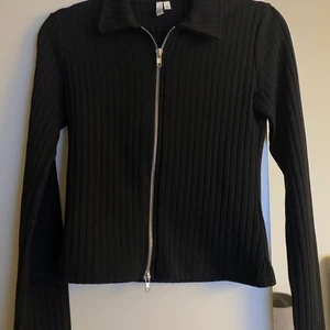 Topp - Fin topp som går att öppna både uppe och nere! I bra skick!