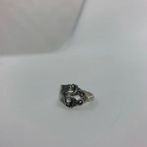 Ring ”Arwen” - Här är vår ring Arwen! Materialet är nysilver och ringen finns tillgänglig i alla storlekar ❤️