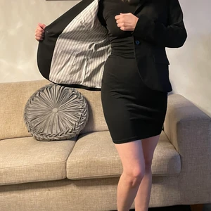 Oanvänd Stl 40  - Jag har aldrig använd eftersom stor för mig .   Kavaj från Lindex ,ny pris är 599kr. . Men jag säljer 300kr