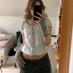 Somrig blus - Jättegullig blus från only. Kan mötas upp i Stockholm annars står köparen för frakt ☀️