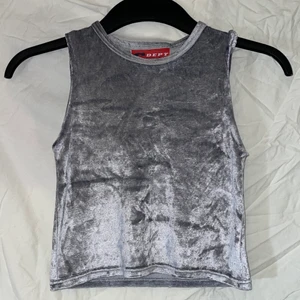 Grå Velour topp  - Så fin grå velour linne, så skön och helt ny, 