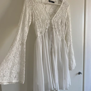 Studentklänning - Säljer min studentklänning från Bohoo, storlek 36/S. Inga tecken på användning.